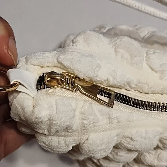 Nwot Off-white Cloth Bag - Picture 6 of 11